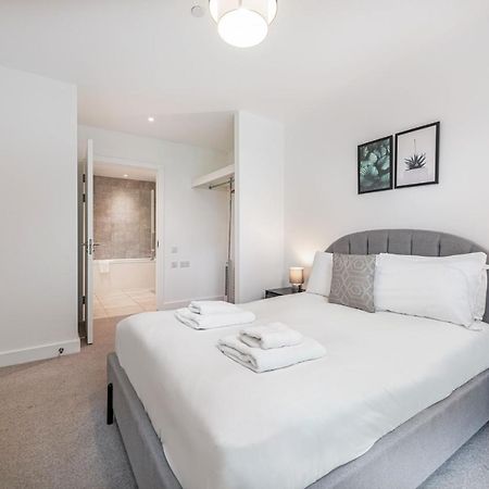 Stayo Apartments Barking Wharf ลอนดอน ภายนอก รูปภาพ